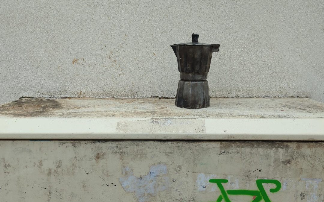 Rouler entre les discriminations et la précarité : la réalité des livreurs à vélo.