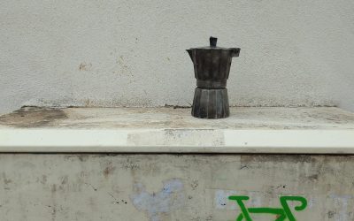 Rouler entre les discriminations et la précarité : la réalité des livreurs à vélo.